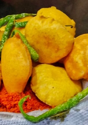 A picture of Aloo Pakore. /Potato Fritters.