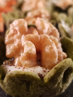 Una foto de Tartaleta de espinacas con queso roquefort y nuez