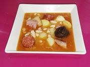 Una foto de fabada con alubias de bote