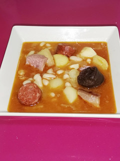 Una foto de Fabada asturiana rápida con patatas