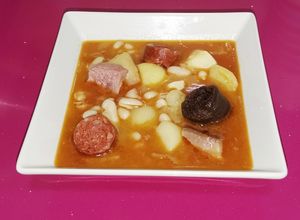 Foto principal de Fabada asturiana rápida con patatas