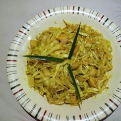 A picture of Cabbage and potatoes sauce.