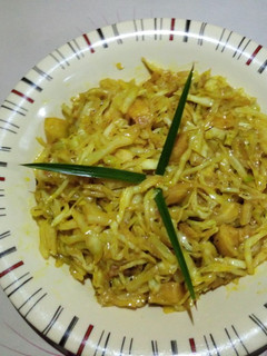 A picture of Cabbage and potatoes sauce.