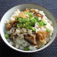 A picture of Vegan Shiitake & Abura-age (Fried Thin Tofu) Mazegohan.