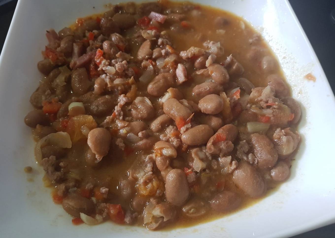 Alubias con carne picada y bacon