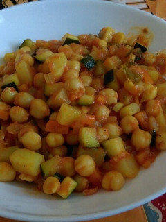 Una foto de Garbanzos con pisto