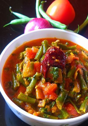 A picture of Beans With Tomato Curry.