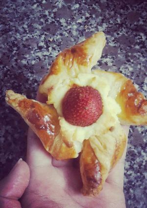 Hình của món Strawberry puff pastry.