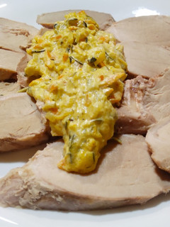 Una foto de Crema de mostaza sobre solomillo de cerdo a baja temperatura