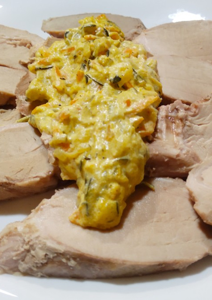 Una foto de Crema de mostaza sobre solomillo de cerdo a baja temperatura