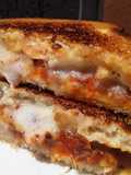 Sándwich de "queso" de yuca y tomates confitados caseros🍅🍞🧀