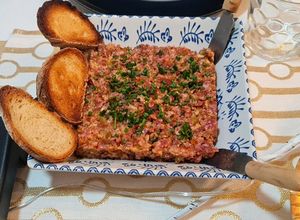 Una foto de Tartar de Fuet