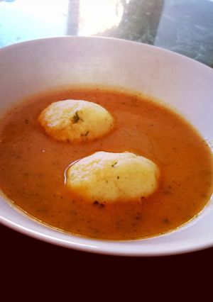 Édesburgonyás paradicsomkrémleves GM galuskával recept fotója