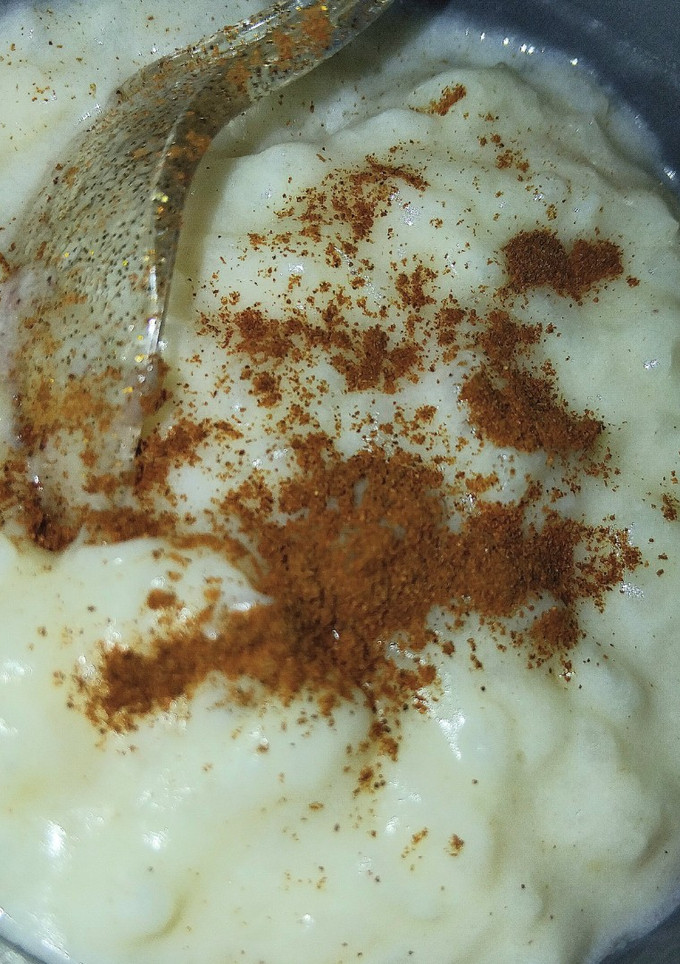 Una foto de Arroz con leche cremoso con un toque diferente 🍚🥛