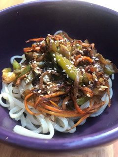 Una foto de "Chow mein" de verduras II