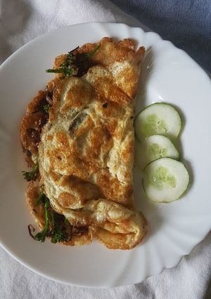 A picture of Omelette Stuffed With Onions & Broccoli.