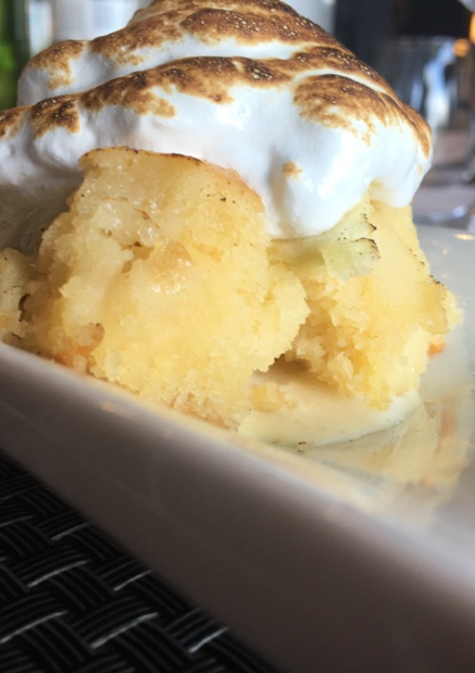 Una foto de Manzana 🍎 asada con crema pastelera y merengue 😋