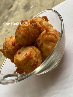 A picture of Potato balls.