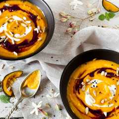 Una foto de Crema de calabaza al curry con gambas