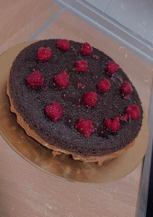 Una foto de Tarta de chocolate esponjosa con dulce de leche