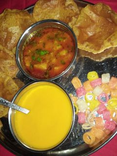 બટાકા નું શાક અને રસ પૂરી (poteto sabji with ras puri recipe in રેસીપી મુખ્ય ફોટો