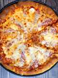 Pizza thịt nguội và phô mai - (Parma Ham & Mozzarella + Parmesan Cheese Pizza)