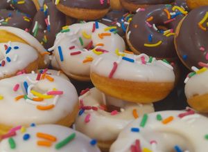 Una foto de Mini donas en máquina