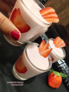 સ્ટ્રોબેરી મૂઝ (strawberry mousse recipe in Gujarati) રેસીપી મુખ્ય ફોટો