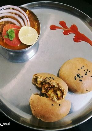 A picture of Bhaji stuffed Buns eggless and without yeast.