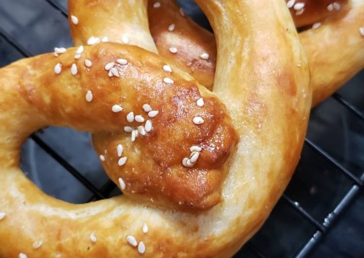 Simple Way to Make Quick Soft Baked Pretzels