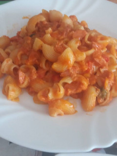 Una foto de Macarrones tierra y mar