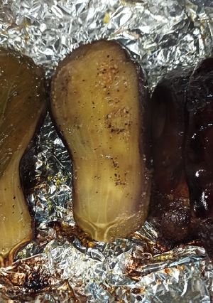 Una foto de Berenjenas y zucchinis a la parrilla / menú vegano