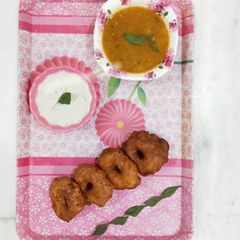 Sambhar vada with coconut chutney A picture of Sambhar vada with coconut chutney.