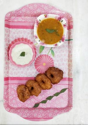 A picture of Sambhar vada with coconut chutney.