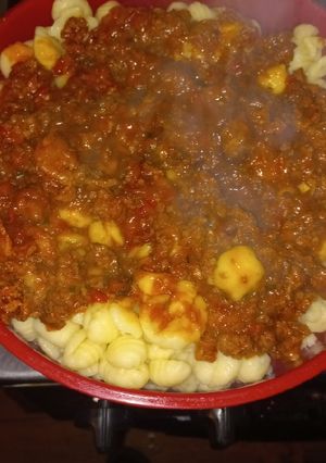 Una foto de Tuco de carne picada delicioso para ñoquis comprados