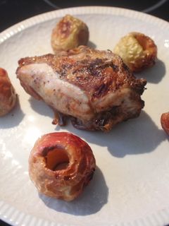 Una foto de Pechuga de pollo con manzanas en freidora de aire