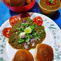 A picture of Hariyali Pav bhaji.