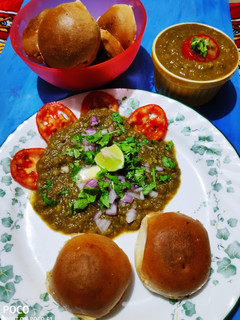 A picture of Hariyali Pav bhaji.