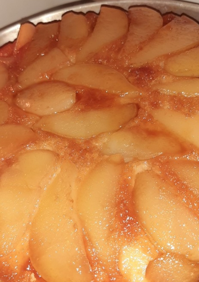 Una foto de Torta invertida de peras 🍐