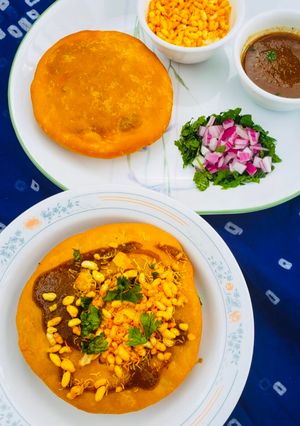 મગની દાળ ની ખસતા કચોરી (Moong Daal Khasta Kachori recipe in Gujarati) રેસીપી મુખ્ય ફોટો
