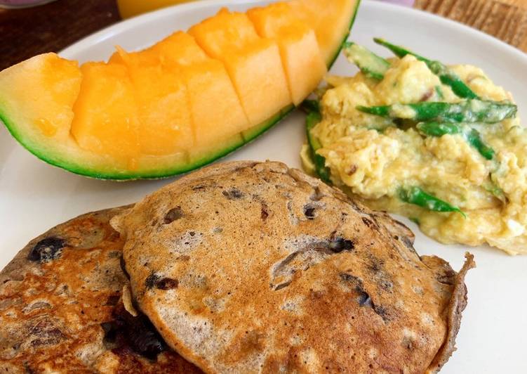 Recipe of Homemade Banana pancakes with pecan nuts and fresh blueberries
