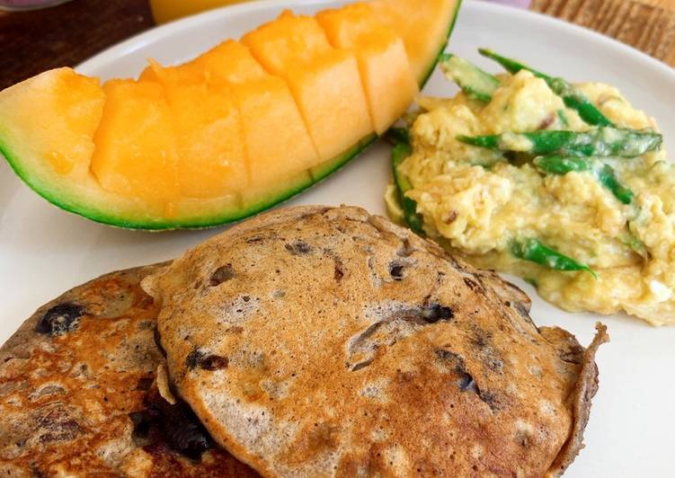 Banana pancakes with pecan nuts and fresh blueberries