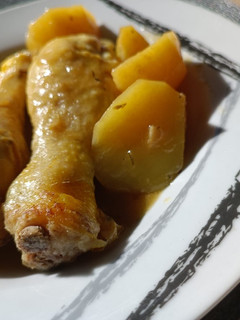 Una foto de Muslitos de pollo al ajillo en Monsieur Cuisine