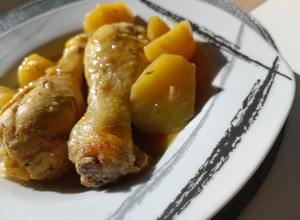 Una foto de Muslitos de pollo al ajillo en Monsieur Cuisine