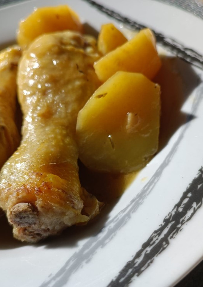 Una foto de Muslitos de pollo al ajillo en Monsieur Cuisine
