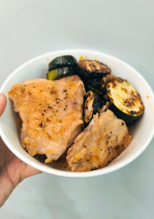 蔬菜咖哩燉飯+香煎雞腿肉&櫛瓜 的食譜成品照片