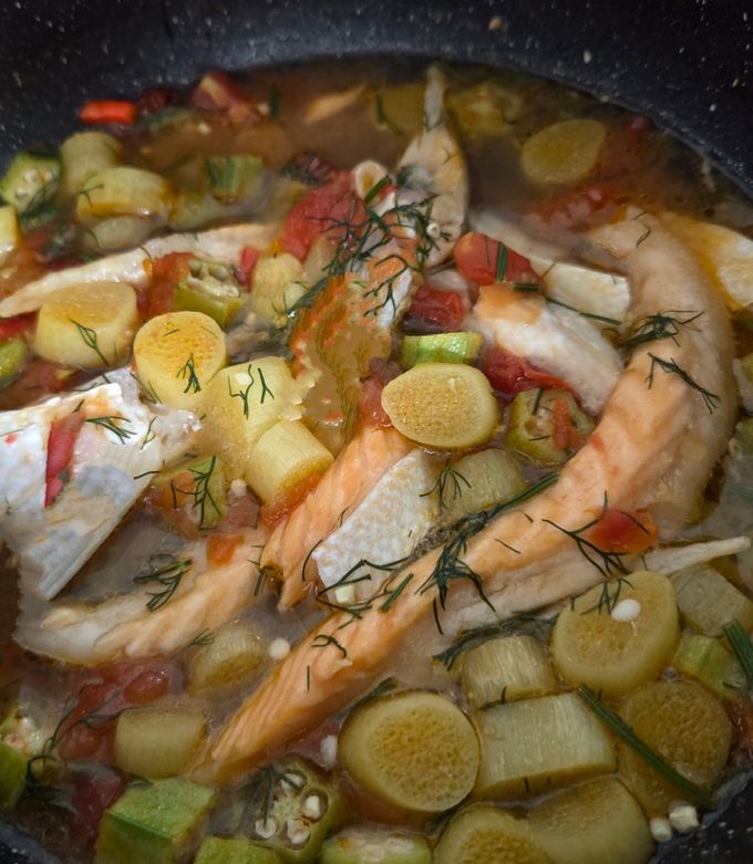 Hình của món Canh chua lườn cá hồi.