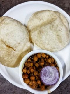 ছোলে ভাটুরে(Chole bhature recipe in bengali) রেসিপির প্রধান ছবি
