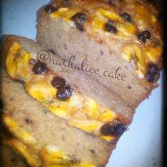 A picture of Banana cake palm sugar with raisin n chocochips 😍.