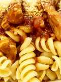 Tirabuzones con Champiñones y Alitas